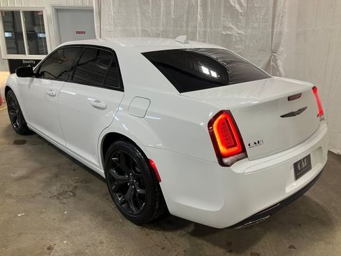 Used 2021 Chrysler 300 Touring image 3