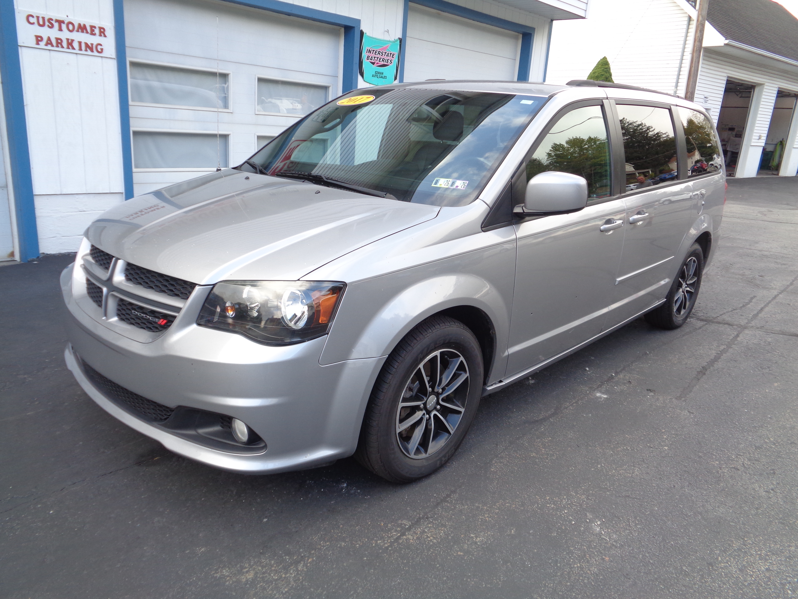 Used 2017 Dodge Grand Caravan GT FWD image 1