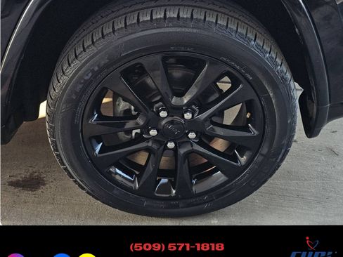 Used 2017 Jeep Grand Cherokee Altitude image 23