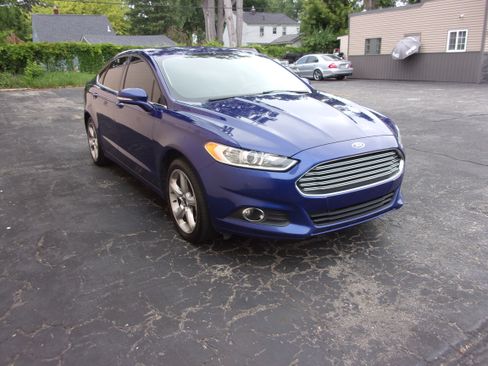 Used 2016 Ford Fusion SE FWD image 3