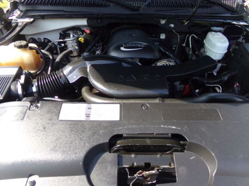 Used 2005 Chevrolet Avalanche LS image 14