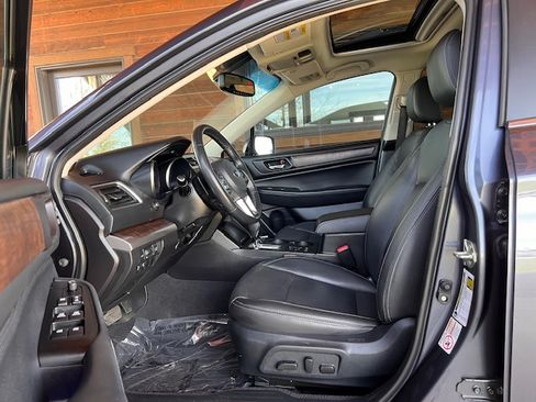 Used 2017 Subaru Outback 2.5i Limited image 9
