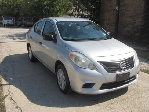 Used 2014 Nissan Versa image 2