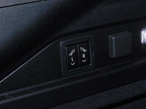 Used 2024 Cadillac Lyriq Luxury image 28