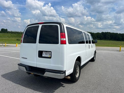 Used 2017 Chevrolet Express 3500 LT Extended Passenger RWD image 8