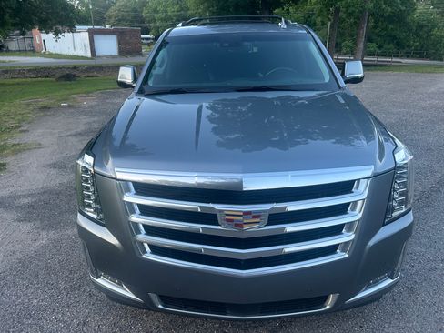 Used 2018 Cadillac Escalade 4WD Premium Luxury image 3