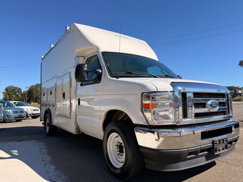 Used 2022 Ford E-350 and Econoline 350 image 8
