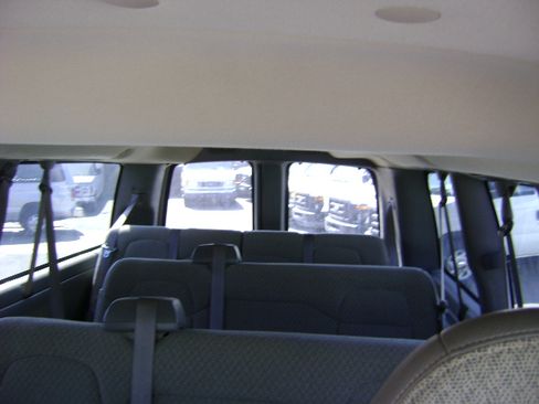 Used 2010 GMC Savana 3500 LT image 13