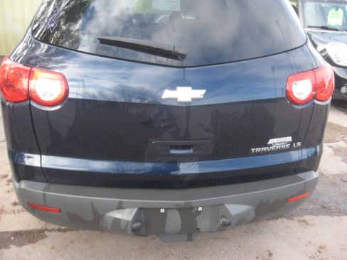 Used 2011 Chevrolet Traverse LS image 5