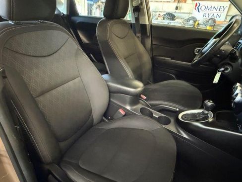 Used 2015 Kia Soul image 12