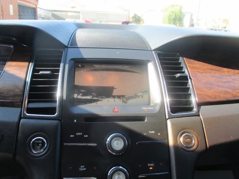 Used 2015 Ford Taurus Limited FWD image 5