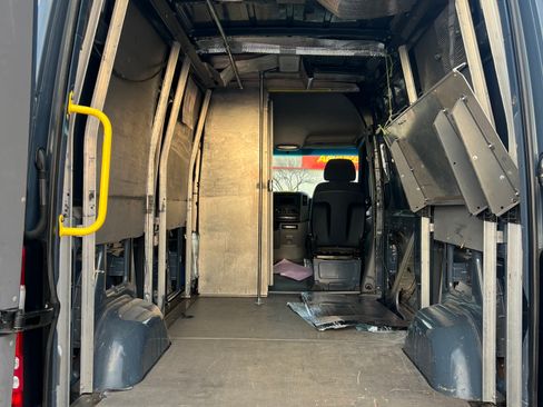 Used 2018 Mercedes-Benz Sprinter 2500 image 3