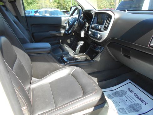 Used 2022 GMC Canyon 2WD Crew Cab Elevation image 10