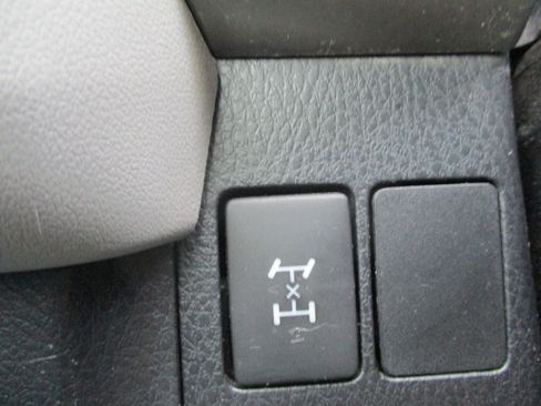 Used 2014 Toyota RAV4 AWD LE image 52