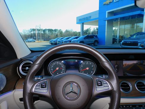 Used 2018 Mercedes-Benz E 300 image 2