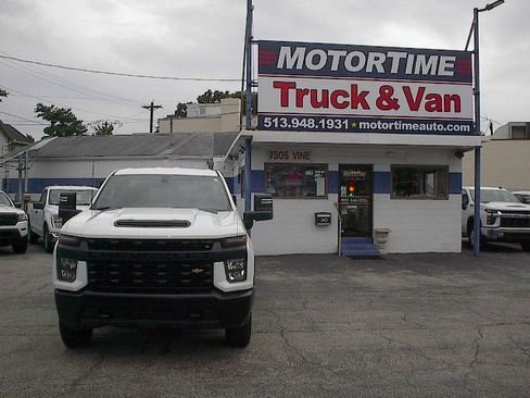 Used 2022 Chevrolet Silverado 2500 W/T AWD/4WD image 2