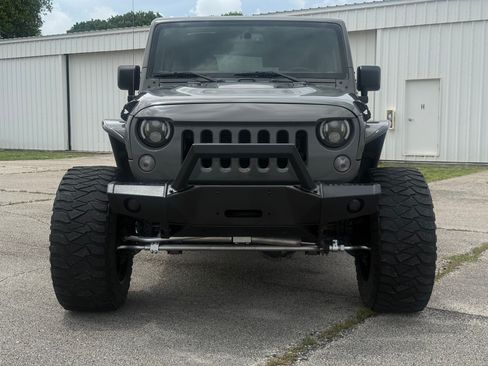 Used 2016 Jeep Wrangler 75th Anniversary AWD/4WD image 12