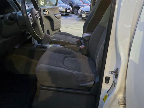 Used 2016 Nissan Frontier SV image 28