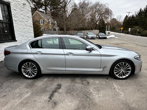Used 2021 BMW 530i xDrive image 3
