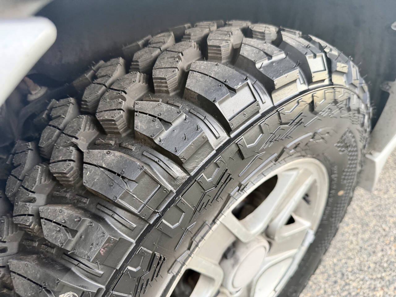 Used 2004 Chevrolet Tracker 4WD LT image 18