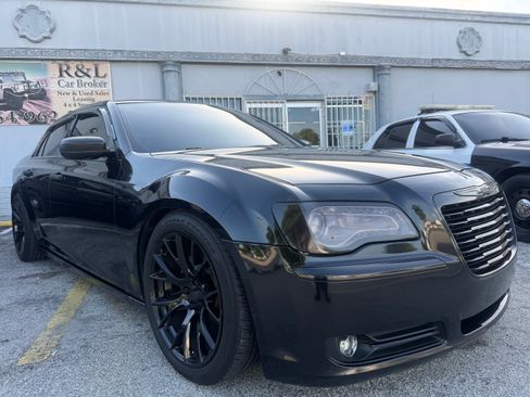 Used 2011 Chrysler 300 Limited RWD image 1