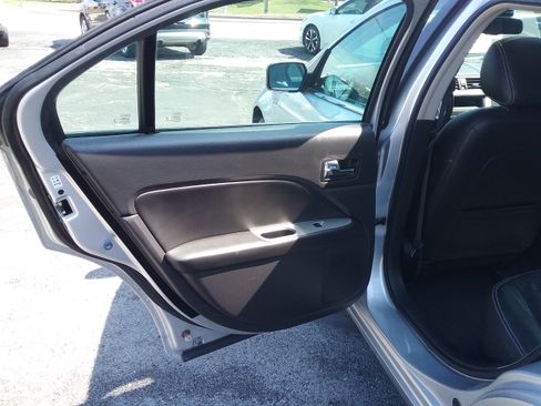 Used 2012 Ford Fusion SEL image 32