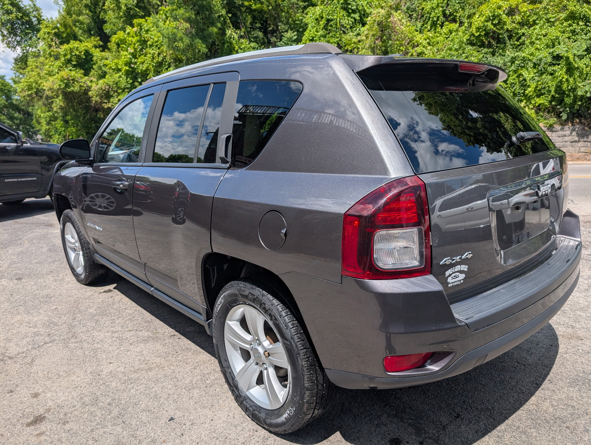 Used 2016 Jeep Compass 4WD Sport image 2