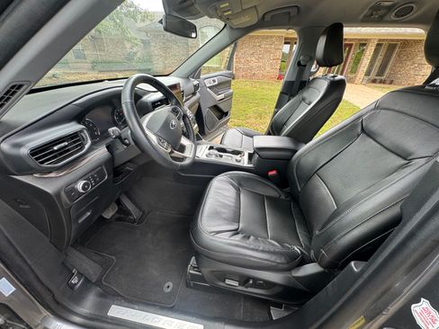 Used 2022 Ford Explorer Limited image 7