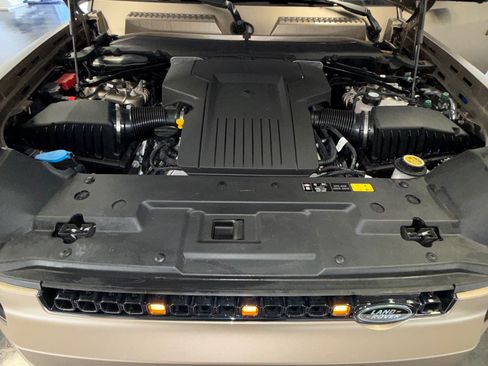 Used 2025 Land Rover Defender 110 OCTA image 44