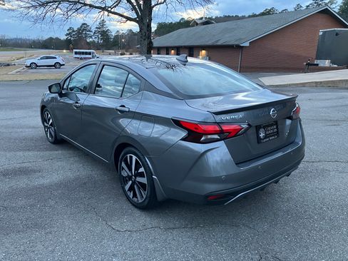 Used 2021 Nissan Versa SR image 3