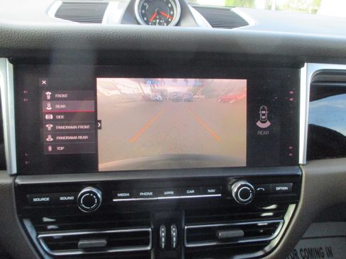 Used 2019 Porsche Macan Sport Utility 4D AWD/4WD image 7