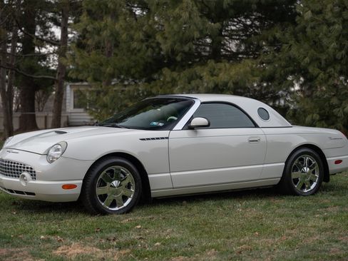 Used 2003 Ford Thunderbird image 2
