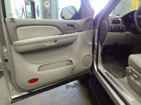 Used 2008 Chevrolet Avalanche LT image 17