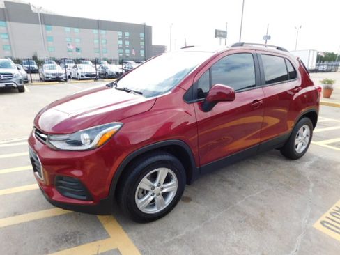 Used 2022 Chevrolet Trax AWD LT w/ 1LT image 3