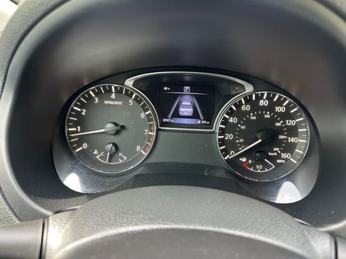 Used 2016 Nissan Altima SV FWD image 11