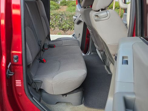 Used 2012 Nissan Frontier SV image 22