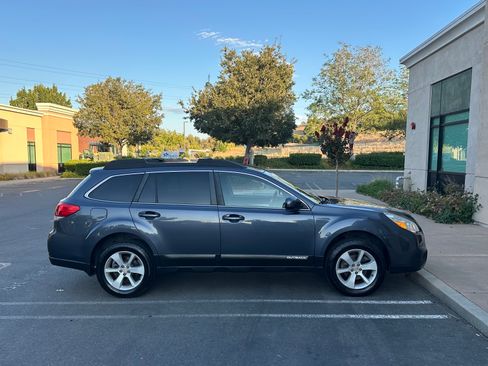 Used 2014 Subaru Outback 2.5i Premium Wagon 4D AWD/4WD image 6