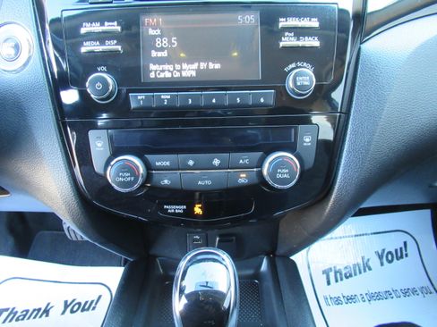 Used 2017 Nissan Rogue Sport SV image 12