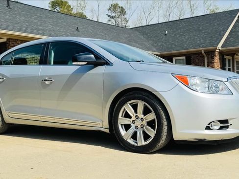 Used 2011 Buick LaCrosse CXL image 2