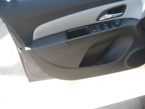 Used 2014 Chevrolet Cruze LT image 8