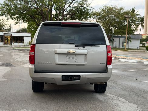 Used 2008 Chevrolet Suburban 4WD image 4