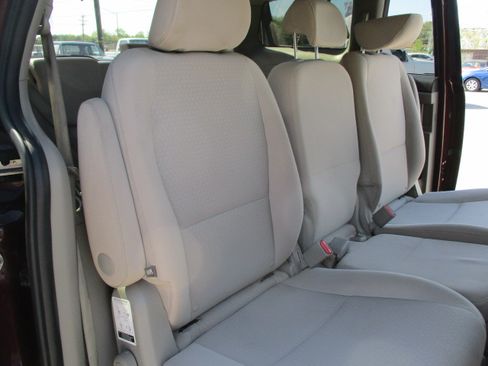 Used 2017 Kia Sedona LX FWD image 24