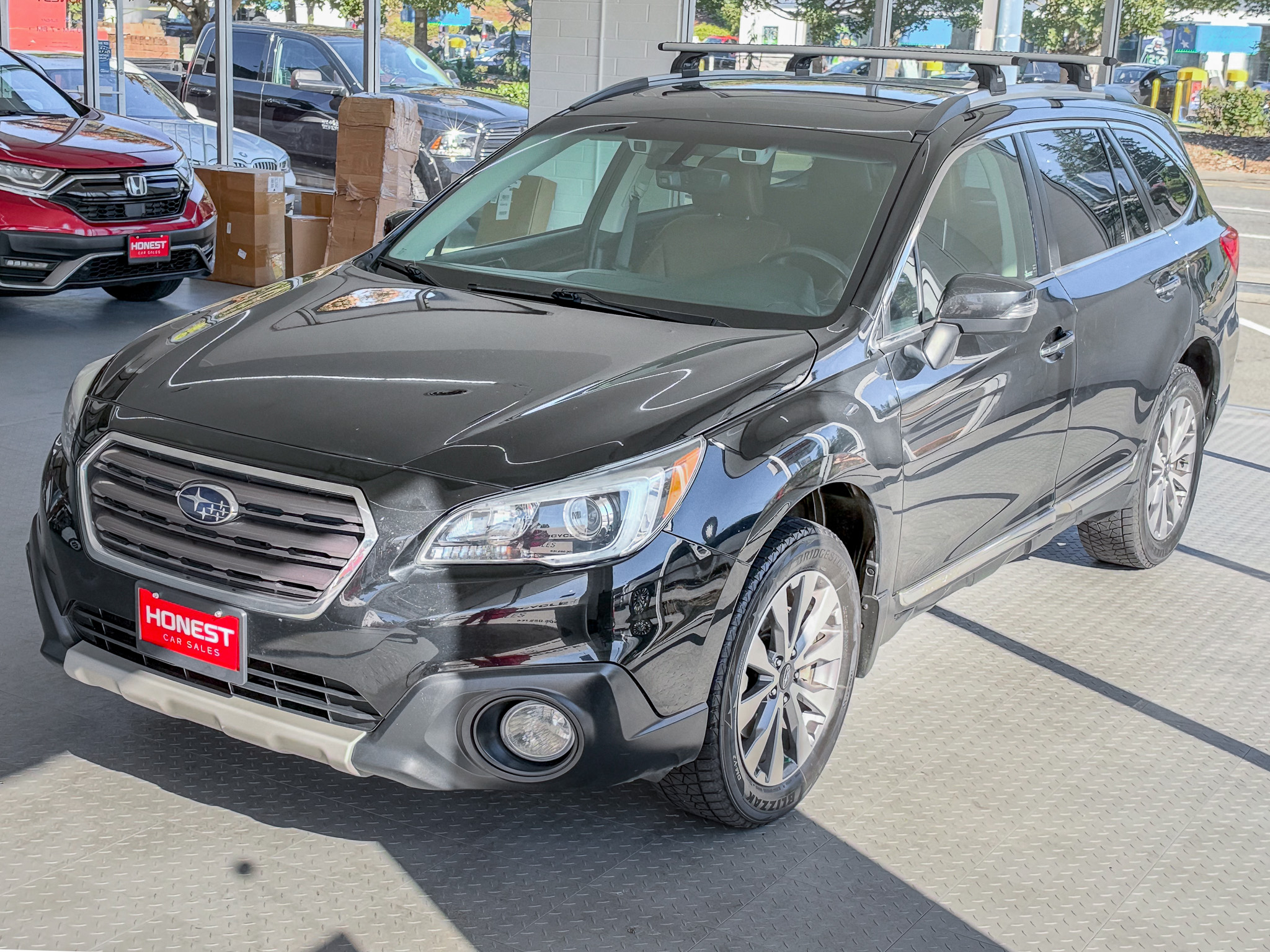 Used 2017 Subaru Outback 2.5i Touring AWD/4WD image 3