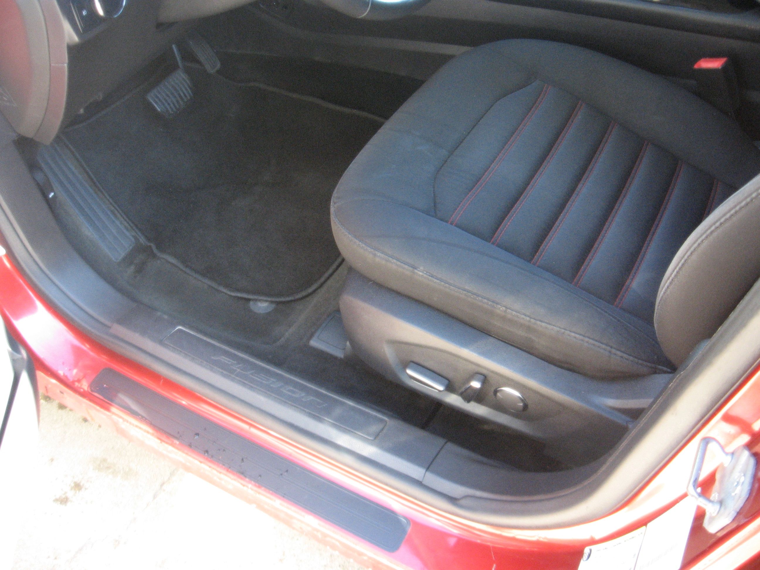 Used 2014 Ford Fusion SE FWD image 9