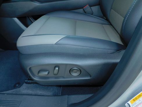 New 2026 Chevrolet Equinox LT image 18