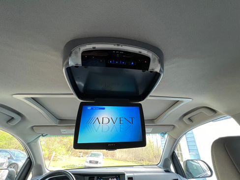 Used 2015 Toyota Sienna AWD/4WD image 16