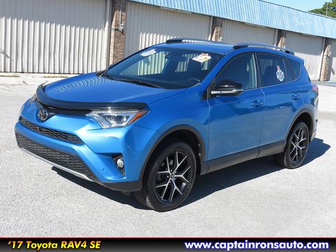 Used 2017 Toyota RAV4 SE image 2