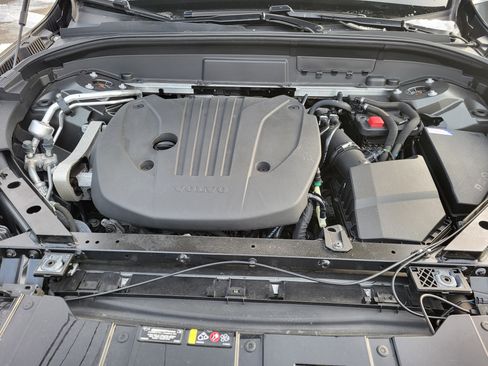 Used 2022 Volvo XC60 B5 Momentum image 9