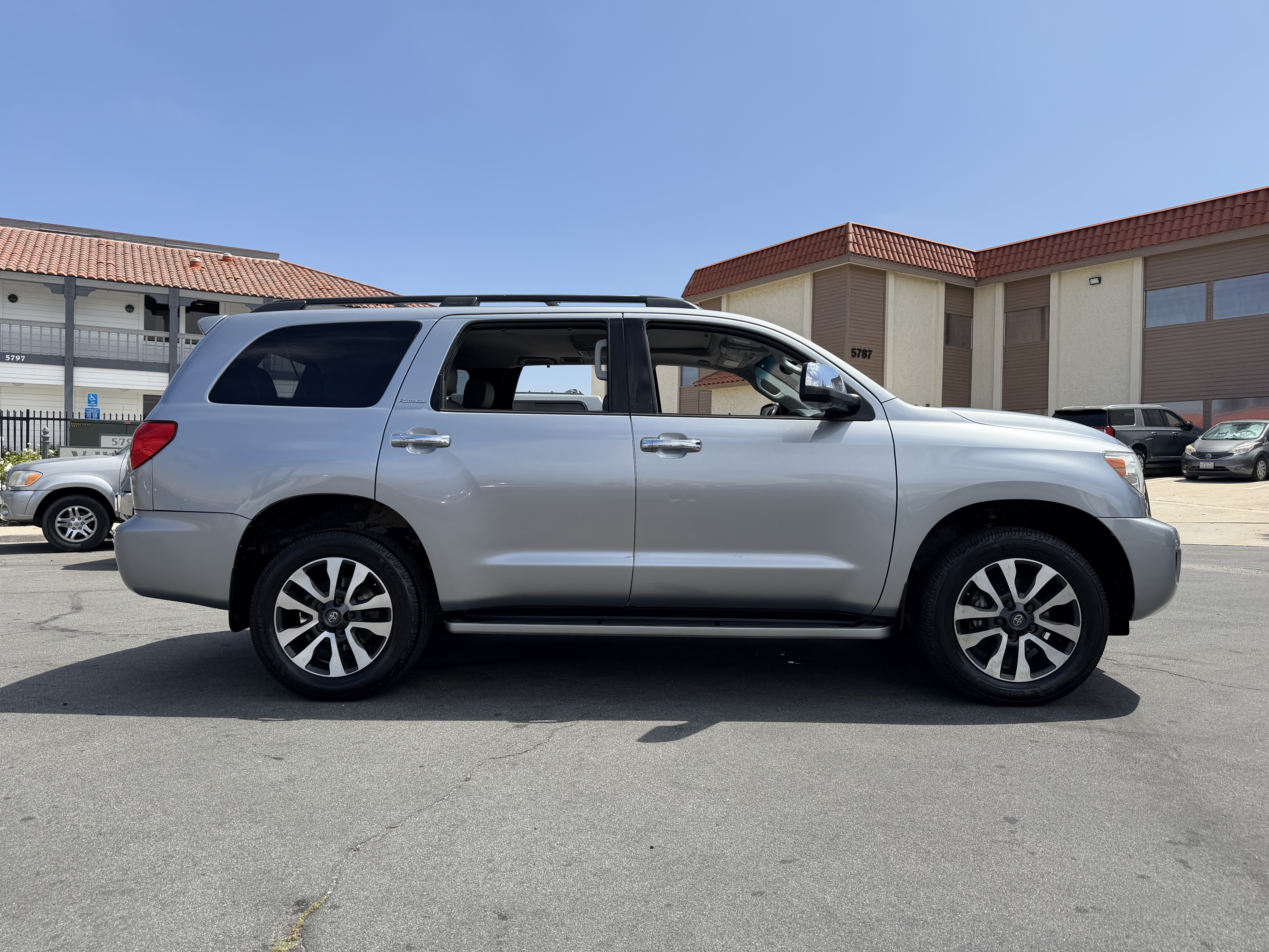 Used 2013 Toyota Sequoia Platinum AWD/4WD image 16