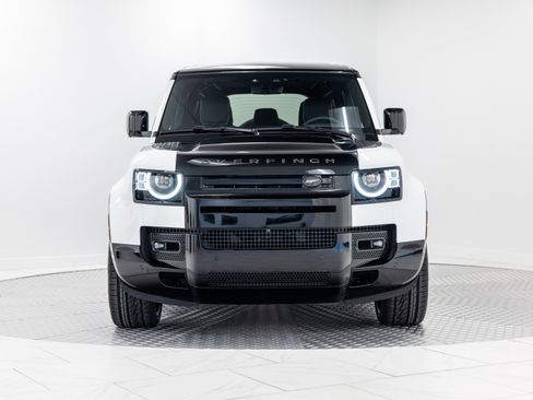 Used 2025 Land Rover Defender 110 X-Dynamic SE image 8